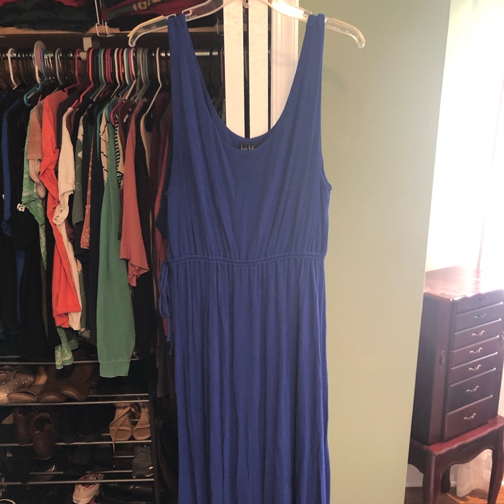 Sleeveless maxi dress